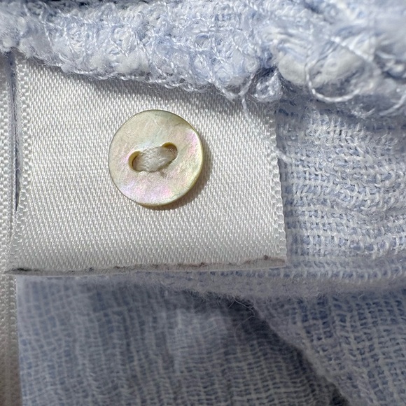 Tahari Soft Blue Crinkle Linen Oversized Cap Sleeve Button Down Top. Round Neck - Picture 10 of 11